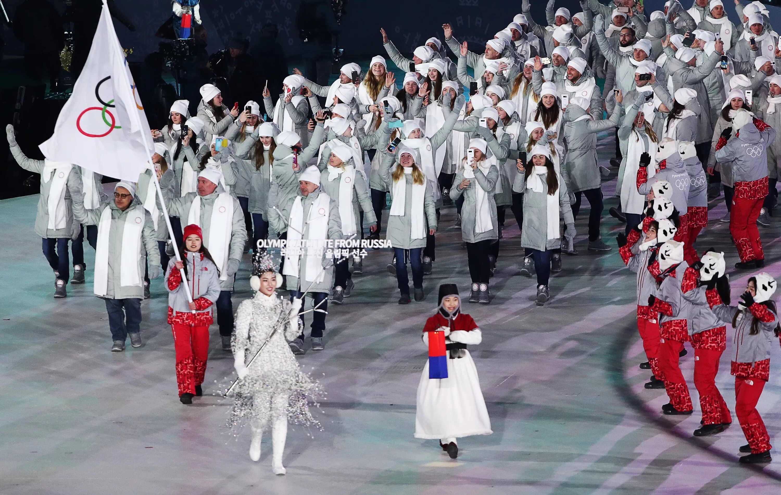 Российские спортсмены на Олимпиаде под нейтральным флагом. Пхёнчхан Олимпийские игры 2018 открытие. Российская сборная на Олимпиаде в Пекине 2022. 23 зимних олимпийских игр