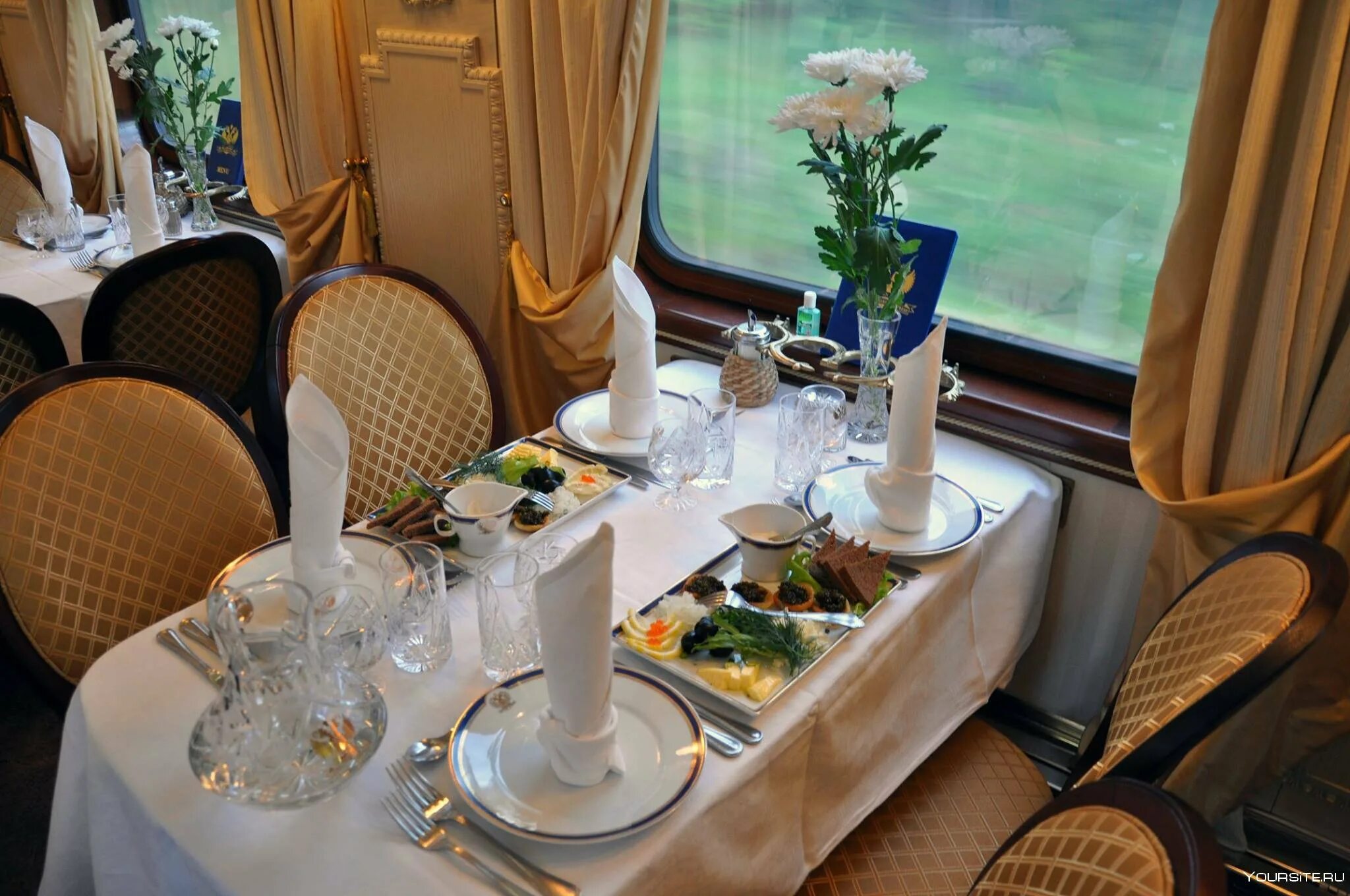 Круизный поезд. Поезд золотой орёл транссибирский экспресс. Поезд deccan odyssey. Туристический поезд жемчужина кавказа. Круизный туристический поезд «жемчужина кавказа» люкс.
