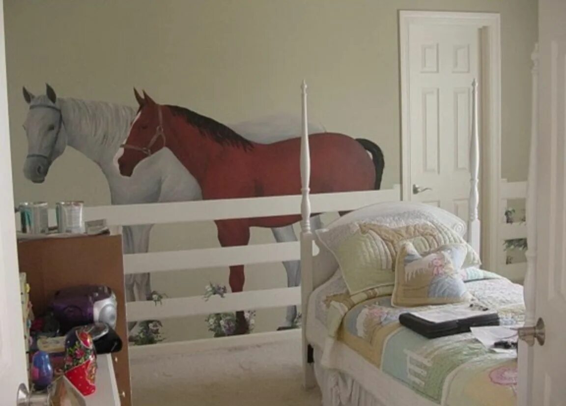 Комната в стиле лошадей. Комната в конном стиле. Комната с лошадками. Лошадь в кровати.
