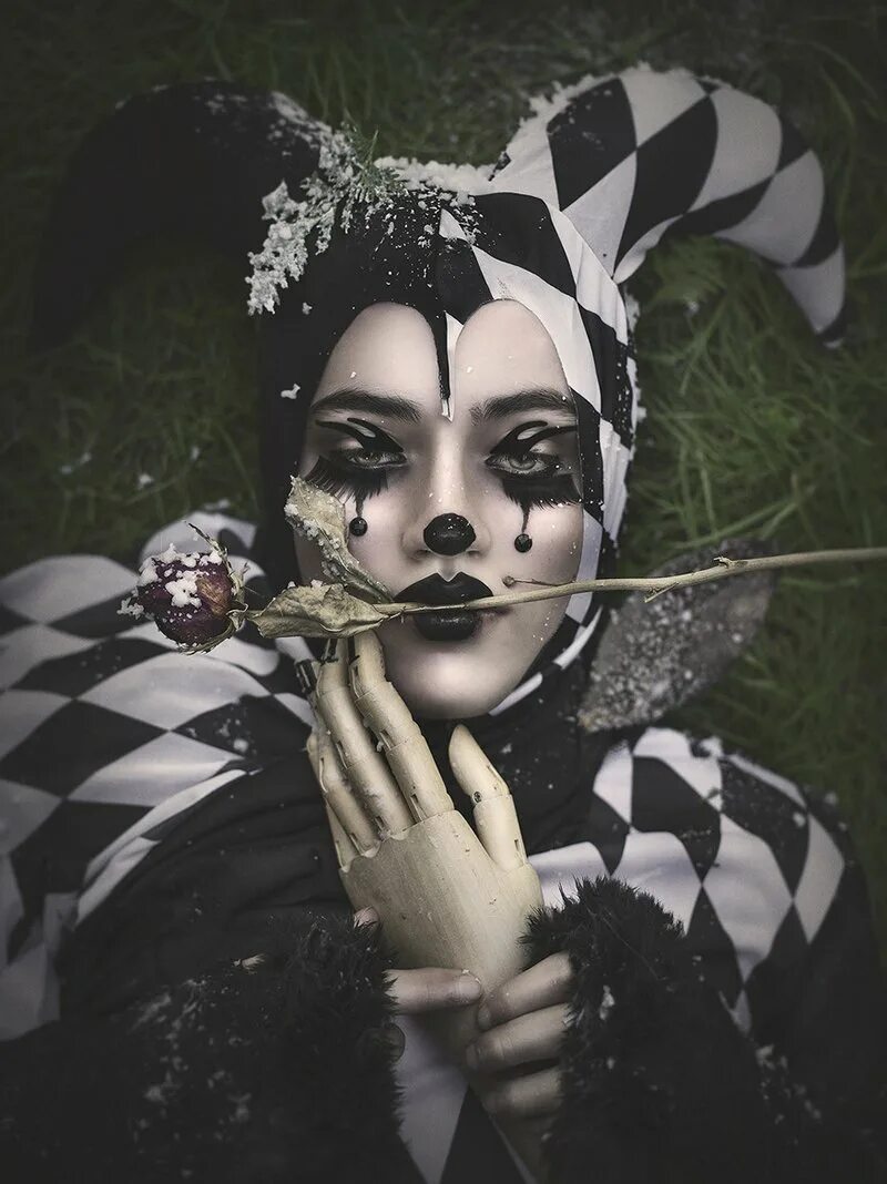 Девушка арлекин. Девушка арлекин арт. Арлекин трикстер джокер. Warhammer 40000 арлекины. Девушка арлекин.