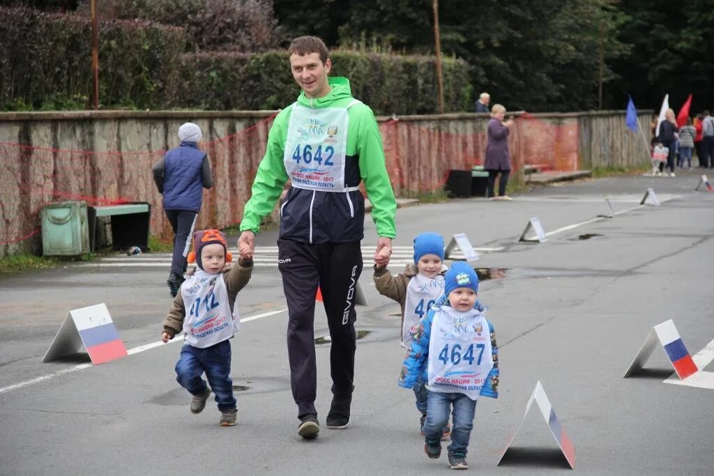 легкоатлетический кросс посвященный дню победы. кириши сейчас. экскурсия по городу кириш. путин 9 мая. кириши новости.