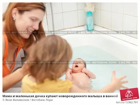 Дочка ванной 18. Дочка ванна. дочь в ванной. дочка в ванной. мама купает дочь.