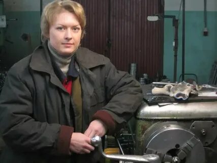 Справа кудри токаря слева