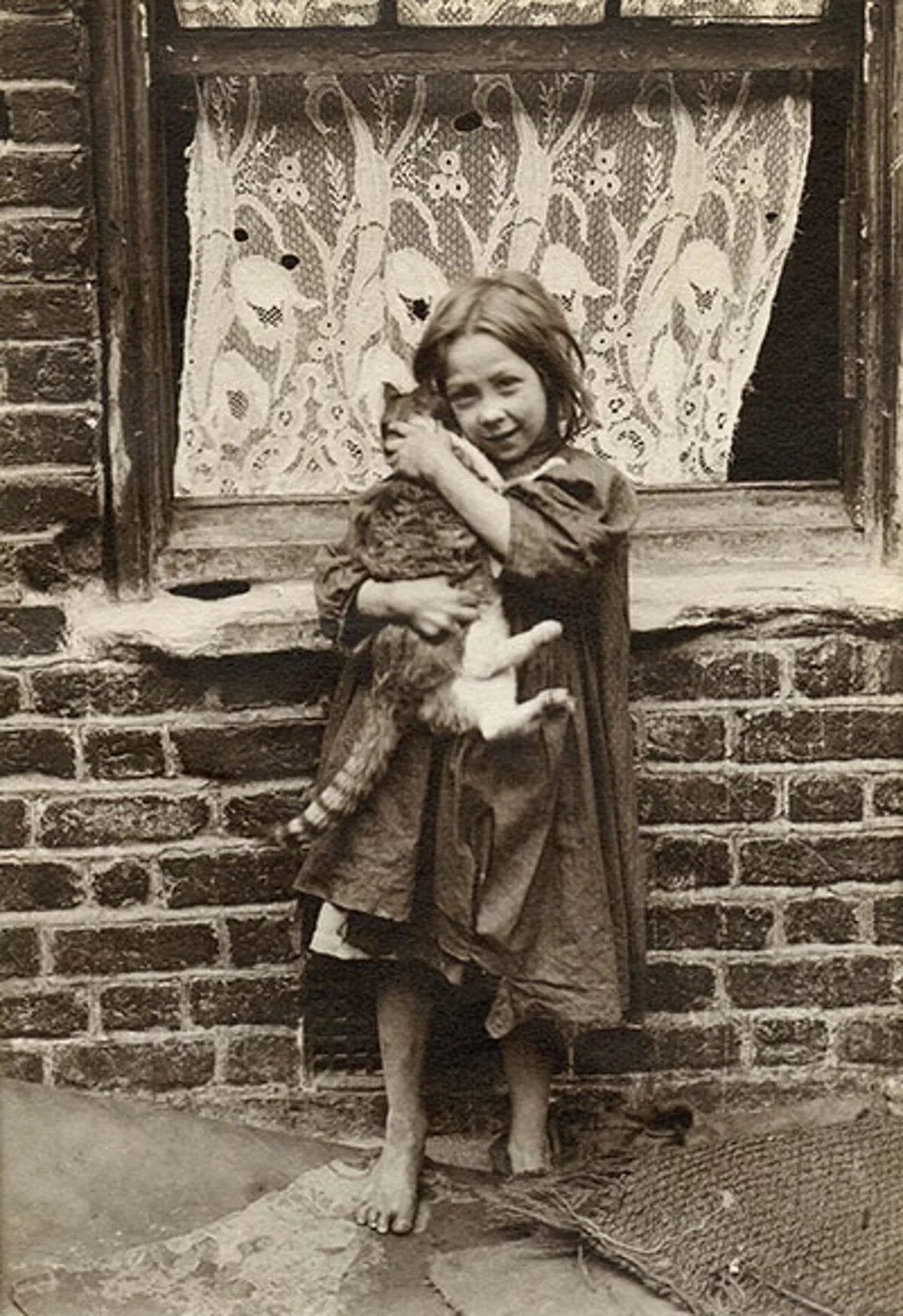 Фотограф Хорас Уорнер. Беспризорники Лондона 19 век. Дети 19 века беднота Англия. Беспризорники Лондона 20 века.