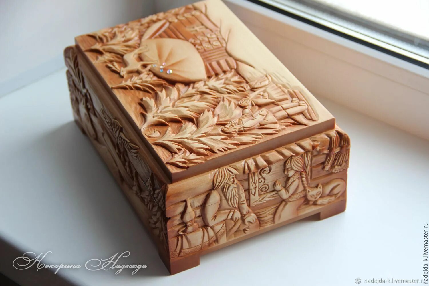 Вырезание по дереву. Шкатулка резная Надежда Кокорина. Woodcarving резьба по дереву. Шкатулка резная e220241. Резьба по дереву шкатулки.