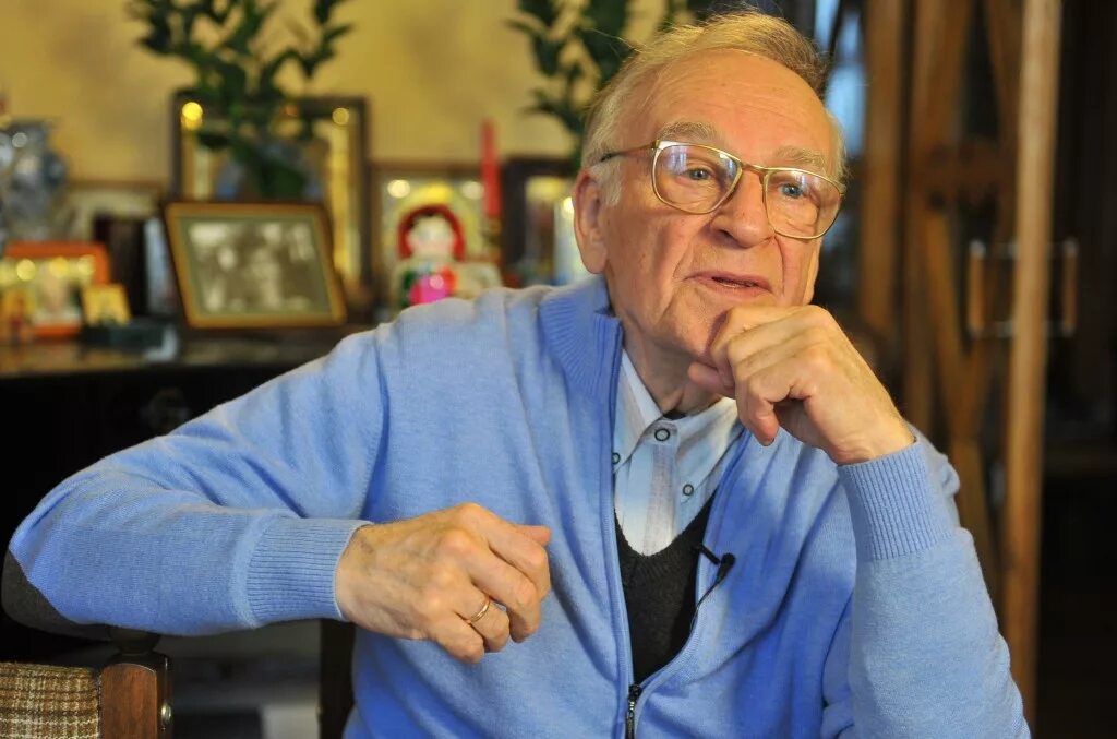 игорь кириллов в молодости. 1932 игорь кириллов, телеведущий, диктор телевидения. миронов валерий диктор цт. диктор игорь кириллов на тв. сейчас диктор подтвердил о том.