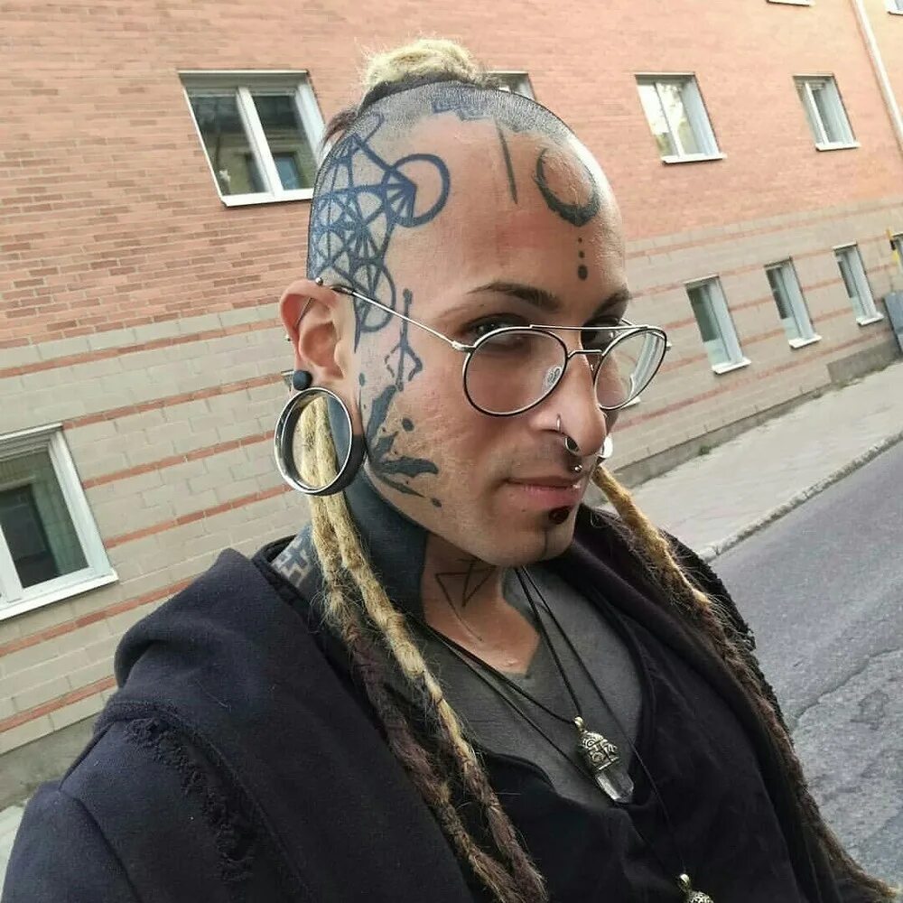 Татуированные в пирсинге парни. Модификация gustavdev. Модификация gustavdev. Модификация gustavdev. Модификация gustavdev.