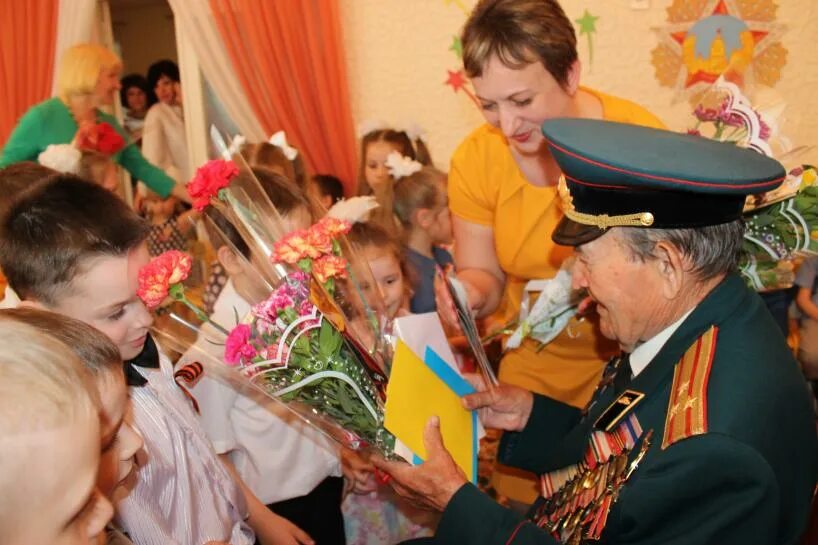 День Победы утренник в детском саду. Утренник 9 мая в детском саду. Утренник в саду на 9 мая. Утренник в садике на 9 мая. Сценарий утренника на 9 мая