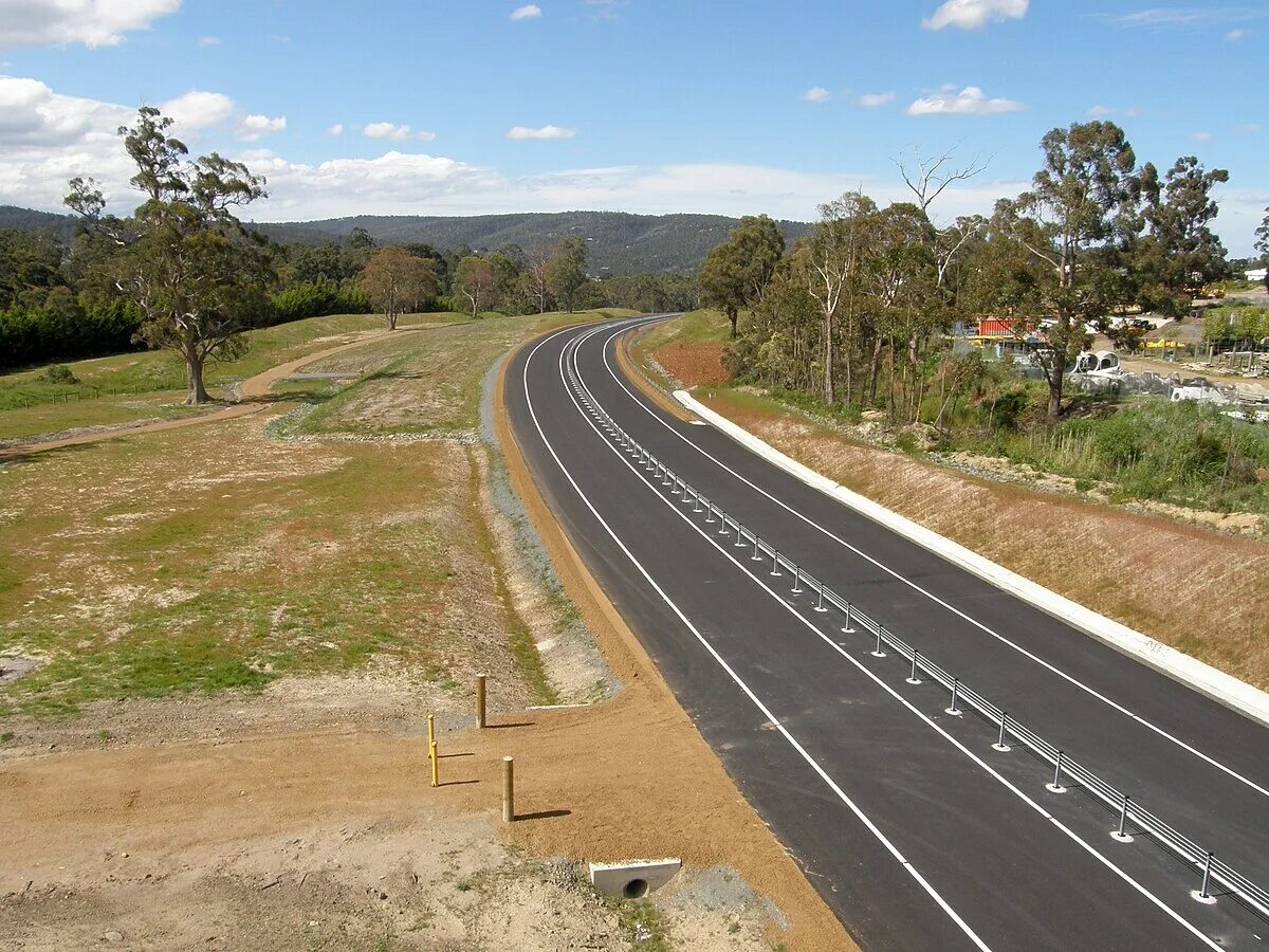 Lane road. Дорога Кингстон. Австралия разметка дороги. Википедия дорога. Двухполосное шоссе.