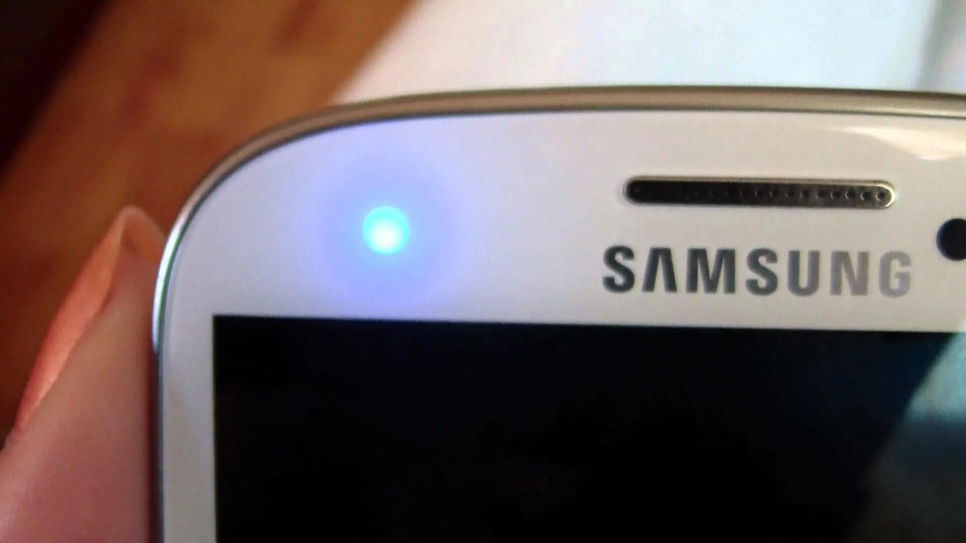 Индикатор уведомлений на самсунг. Световой индикатор на samsung galaxy j1. самсунг с индикатором уведомлений на старых моделях. самсунг с мигающим уголком.