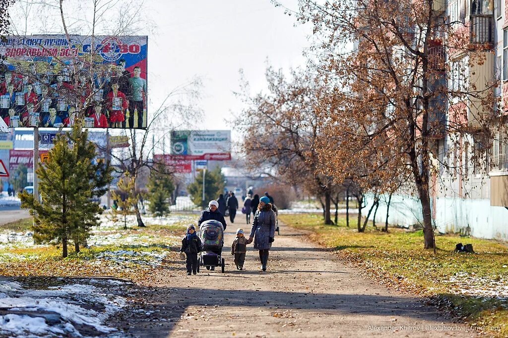 Телефоны в городе арсеньеве. Сквер обиденко г. арсеньев. осень в городе арсеньев. город арсеньев.