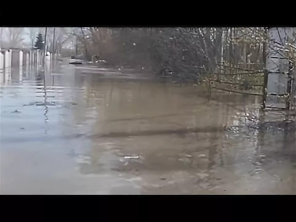 Наводнение в новокузнецке сегодня. Наводнение Новокузнецк. Паводок Карлык. Наводнение в Новокузнецке 2004 Ашмарино. Паводок в Ашмарино.