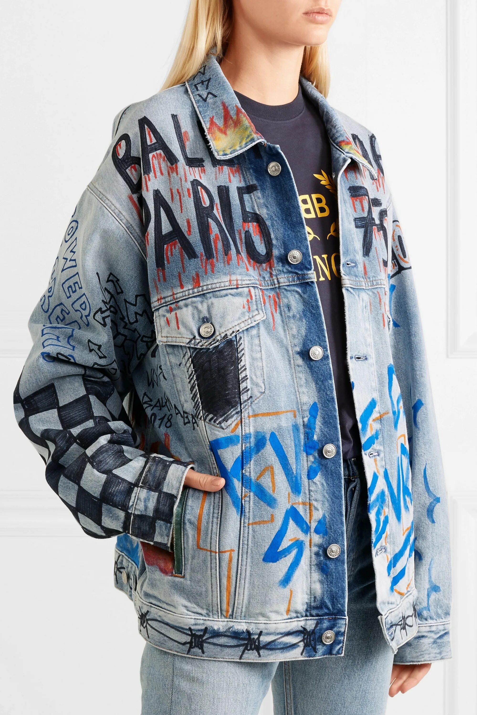 Роспись джинсовой куртки. Куртка looney tunes. Джинсовки с принтом женские. Джинсовая куртка zara 2021. Джинсовая куртка с принтом.