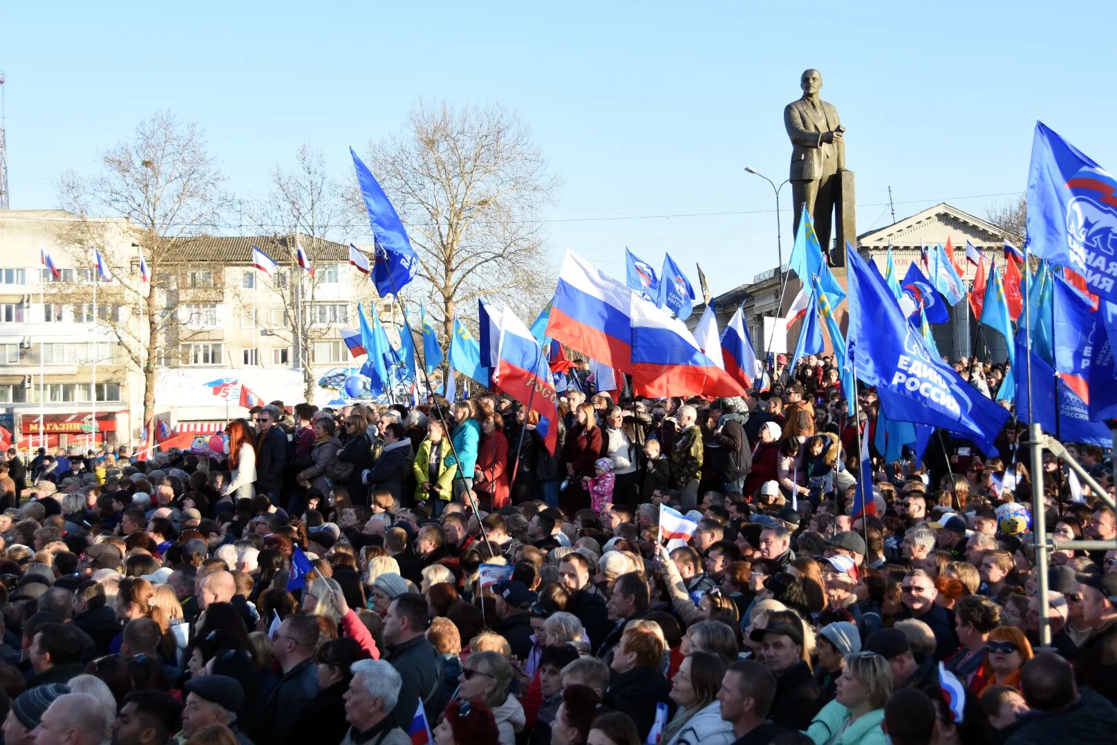 Поздравить крымчан. Возвращение Крыма. Крымчане. Крым празднование воссоединения Крыма Симферополь. Воссоединение с Крымом площадь.