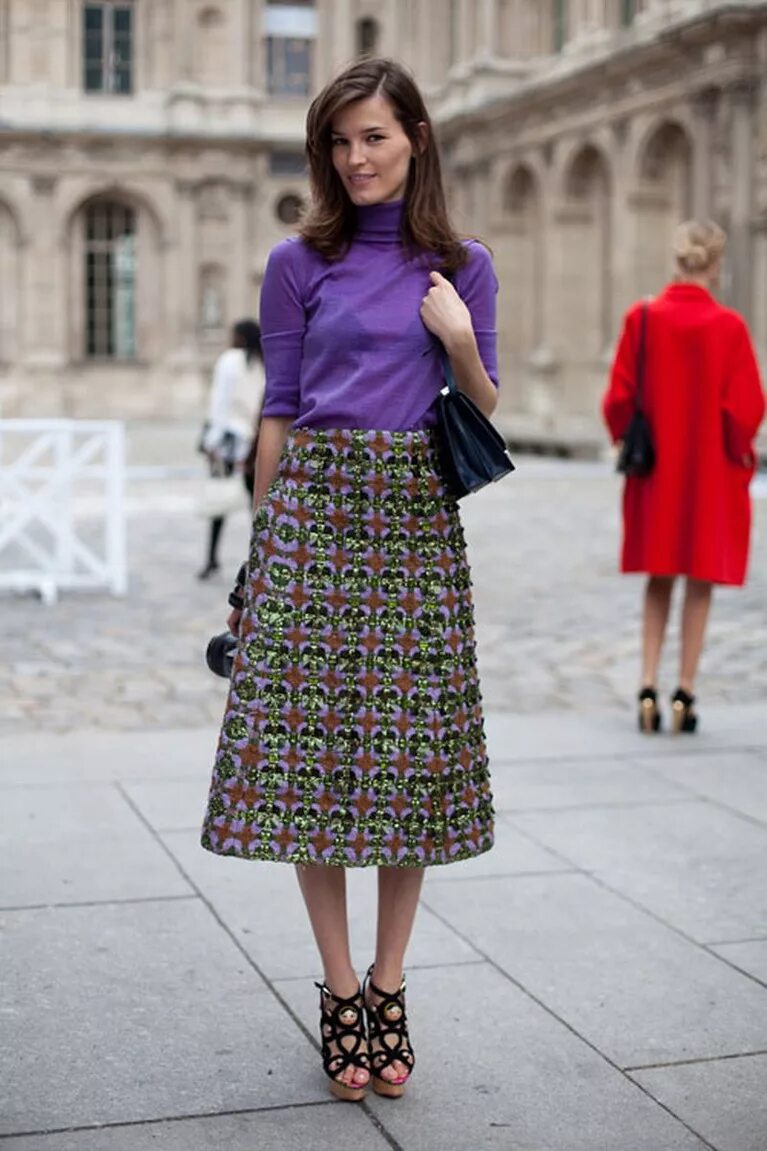 Midi style. Юбка твидовая street style 2025. твидовая юбка стрит стайл. юбка миди. твидовая юбка миди.