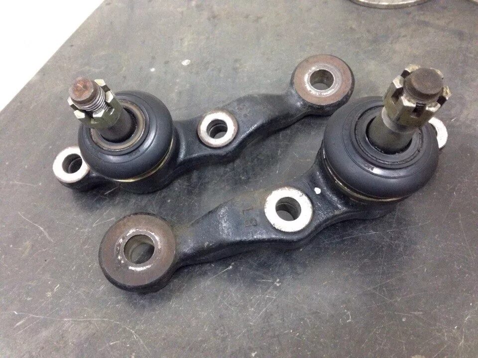 Toyota 43330-59135. Нижняя шаровая jzx100. Шаровая задняя jzx100. Шаровая jzx100. Шаровые 1 jz ge передняя креста нижняя 90.