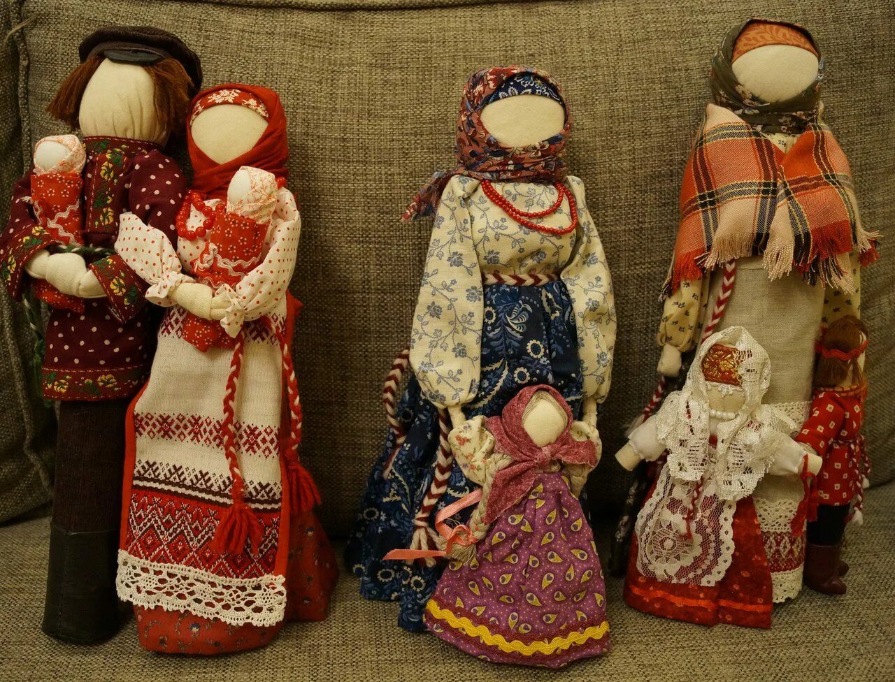 Кукла оберег купчиха успешница. Тряпичные куклы древней руси. Тряпичная кукла 1. Тряпичная народная кукла покосница. Тряпичная кукла 1.