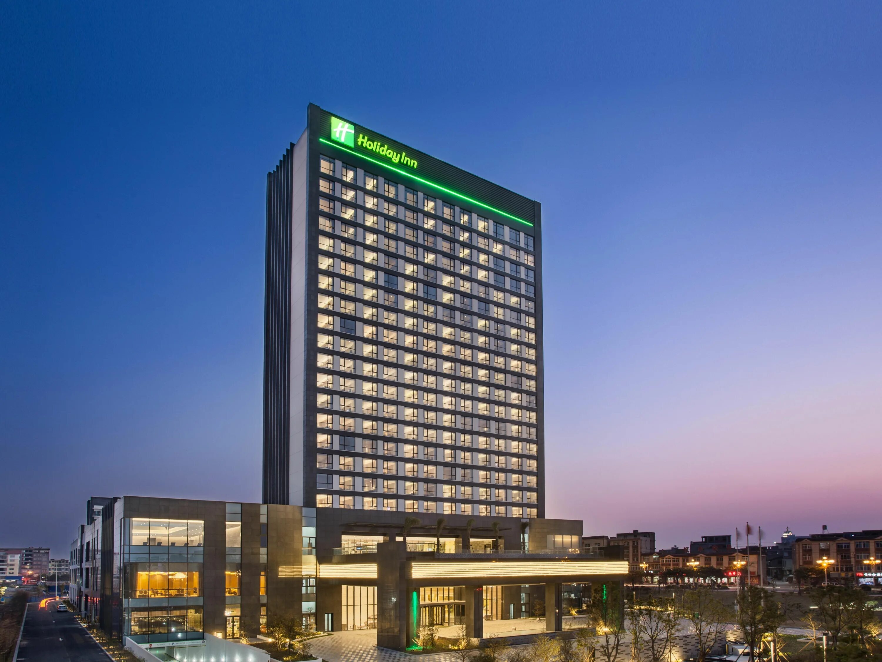 Holiday Inn. Отель Holiday Inn. Холидей ИНН Москва Сокольники. Холидей ИНН Рижская.