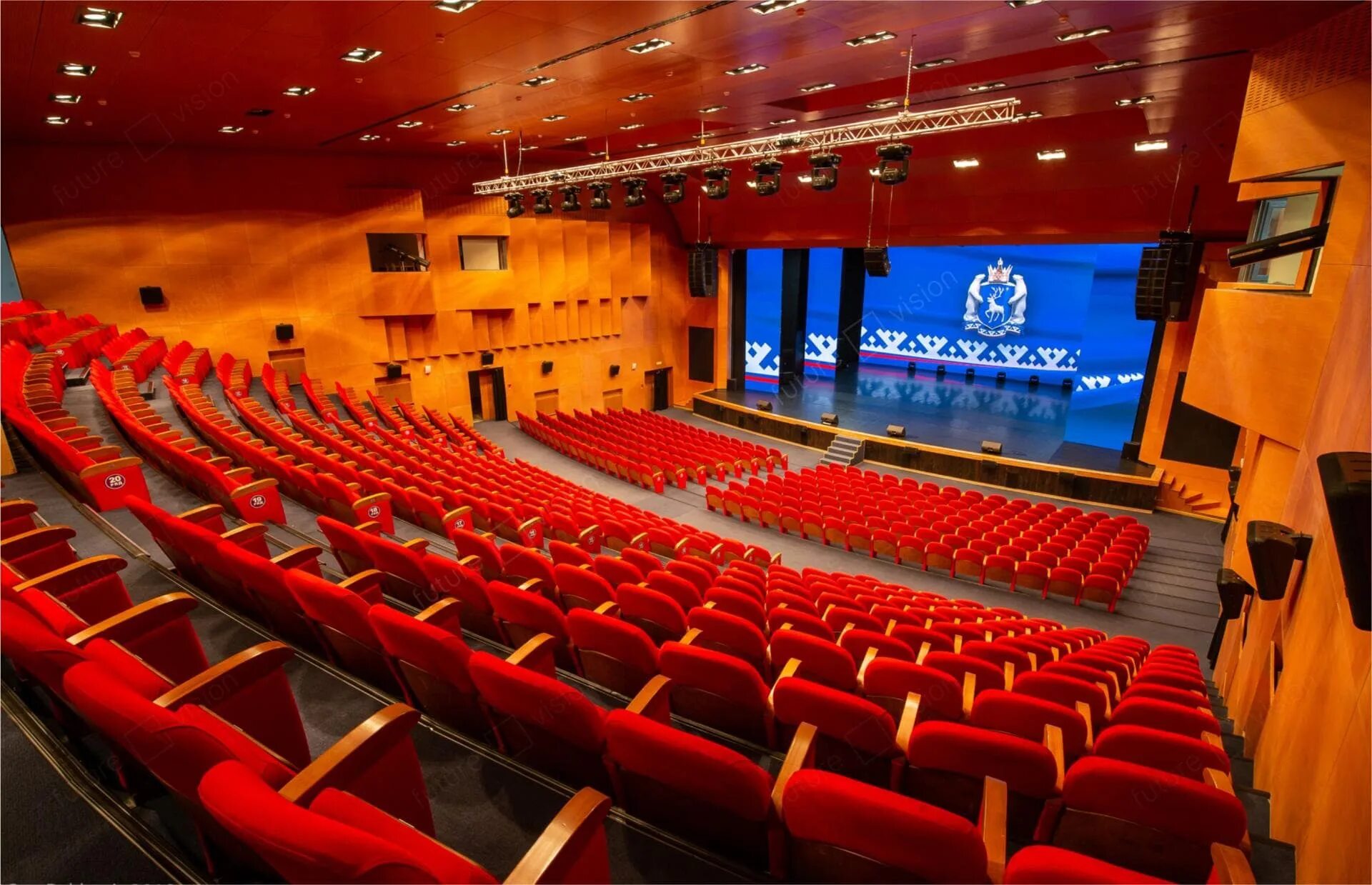 Салехарда салехард. Культурно деловой центр салехард. Конгресс центр салехард. Культурно-деловой центр г. Салехард концертный зал.