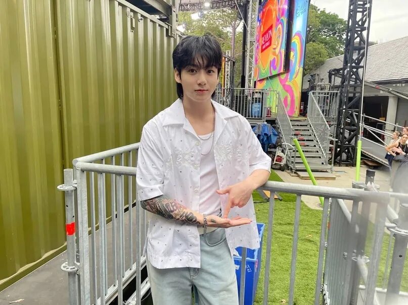 Чон чонгук 2019. Bts чонгук. Твиттер чонгука. Jungkook handsome. Чон чонгук селфи.