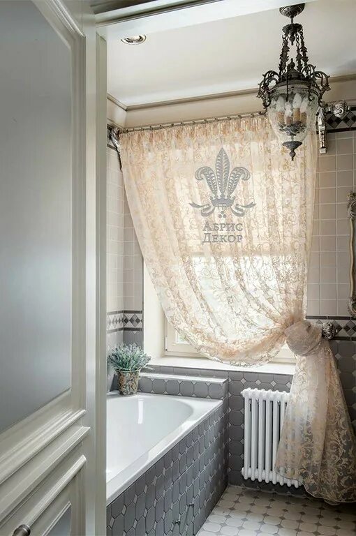 6 Design Rules for Valances Hung on Medallions (Knobs) #luxurybathroomwindowcurt