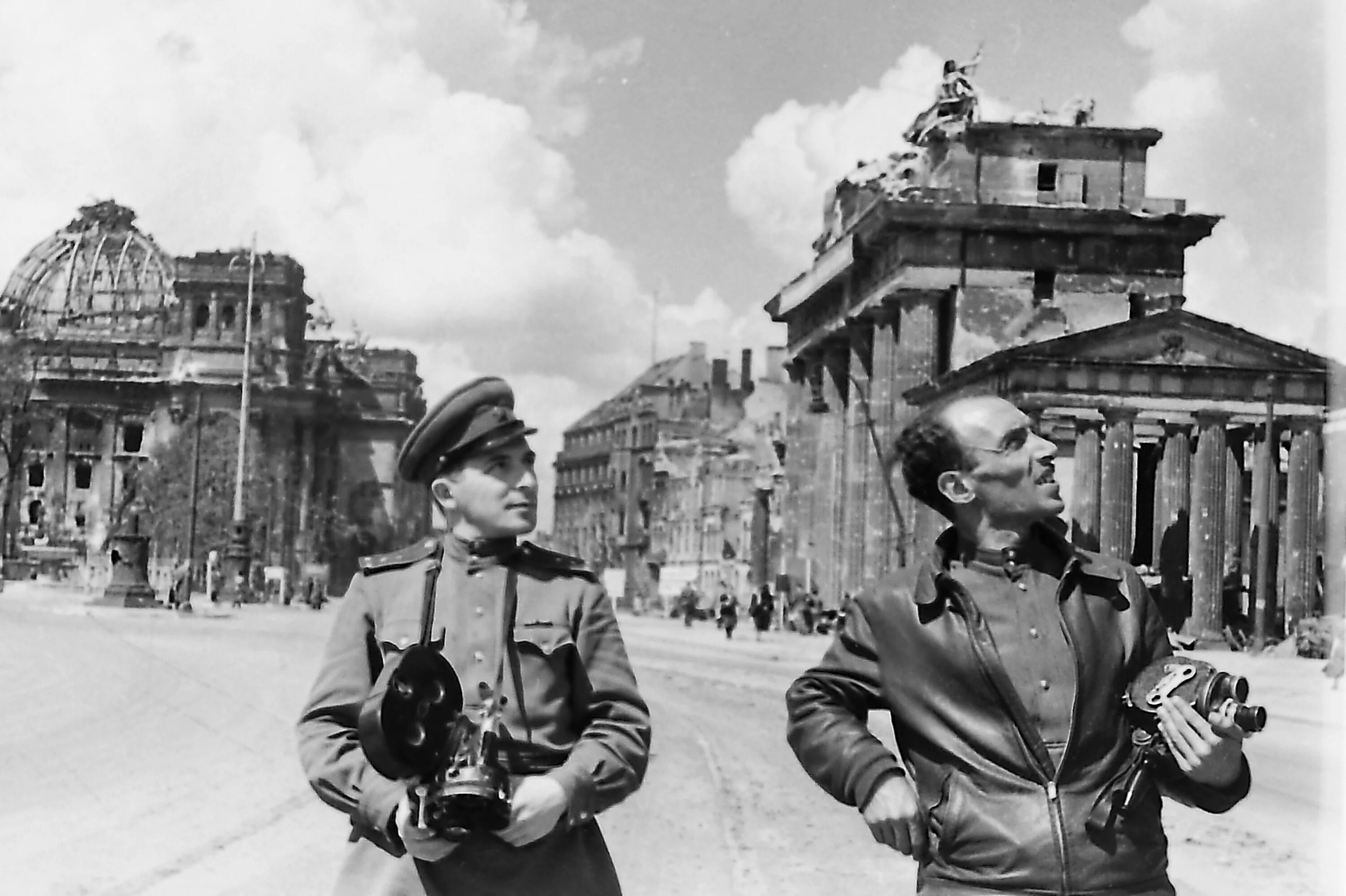 Берлинцы май 1945 Берлин