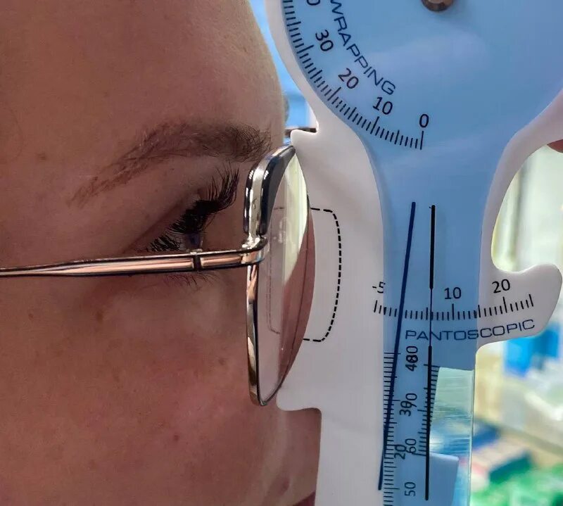 вертексное расстояние в оптике. измерение пантоскопического угла оправы очков. измерение пантоскопического угла оправы. угол изгиба оправы стандарт. вертексное расстояние в оптике стандарты.