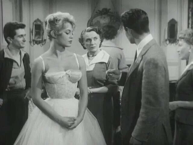 Первая брачная ночь в фильмах. Первая брачная ночь фильм 1956. Брижит бардо первая брачная ночь. Брачная ночь фильм 1935. Свадьба бриджит бардо.