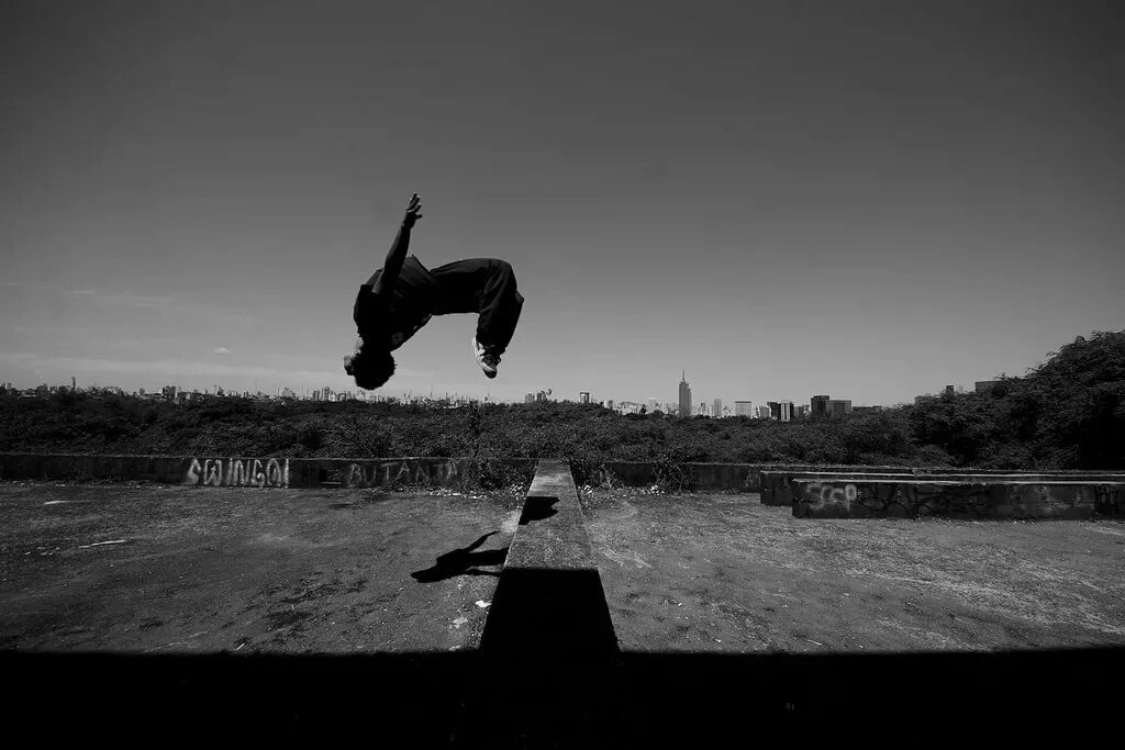 Паркур красных. Паркур вид спорта. Сальто. Паркур красных. Игры паркур 4.