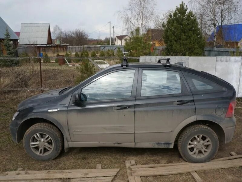 Багажник на санг енг. Рейлинги SSANGYONG Actyon. Багажник на SSANGYONG Actyon 2007 без рейлингов. SSANGYONG Actyon 2007 багажник на крышу. SSANGYONG Actyon New 2011 рейлинги.