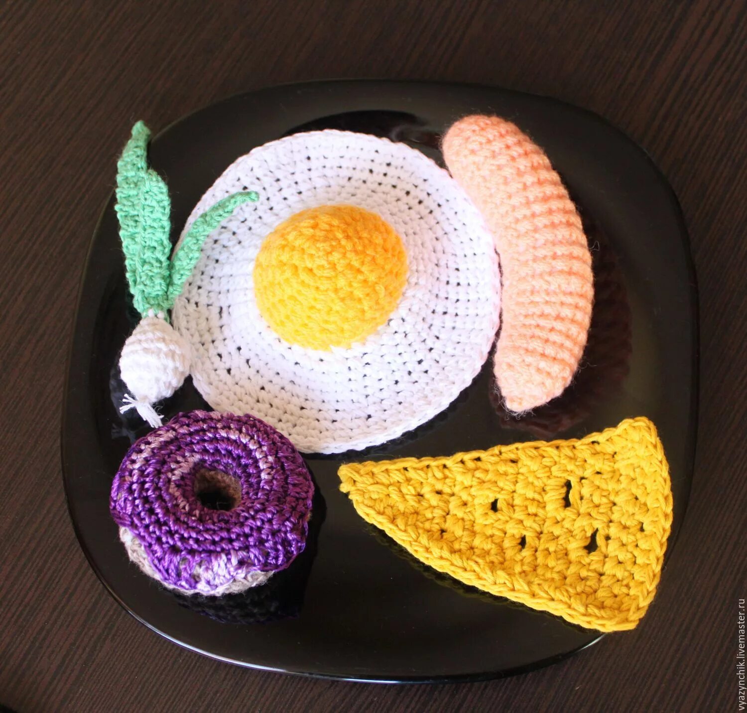 Вязаные пирожные. Вязаные продукты. Вязаная еда. Кейт дженкинс вязаная еда. Еда крючком.