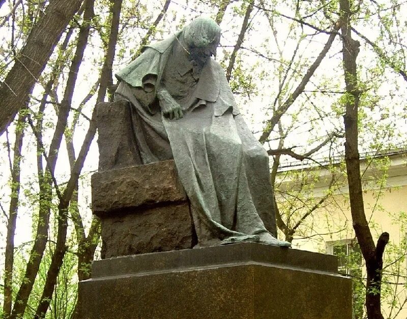 памятник н в гоголю в москве. памятник гоголю томского. андреев. памятник николаю гоголю. памятник николаю гоголю.