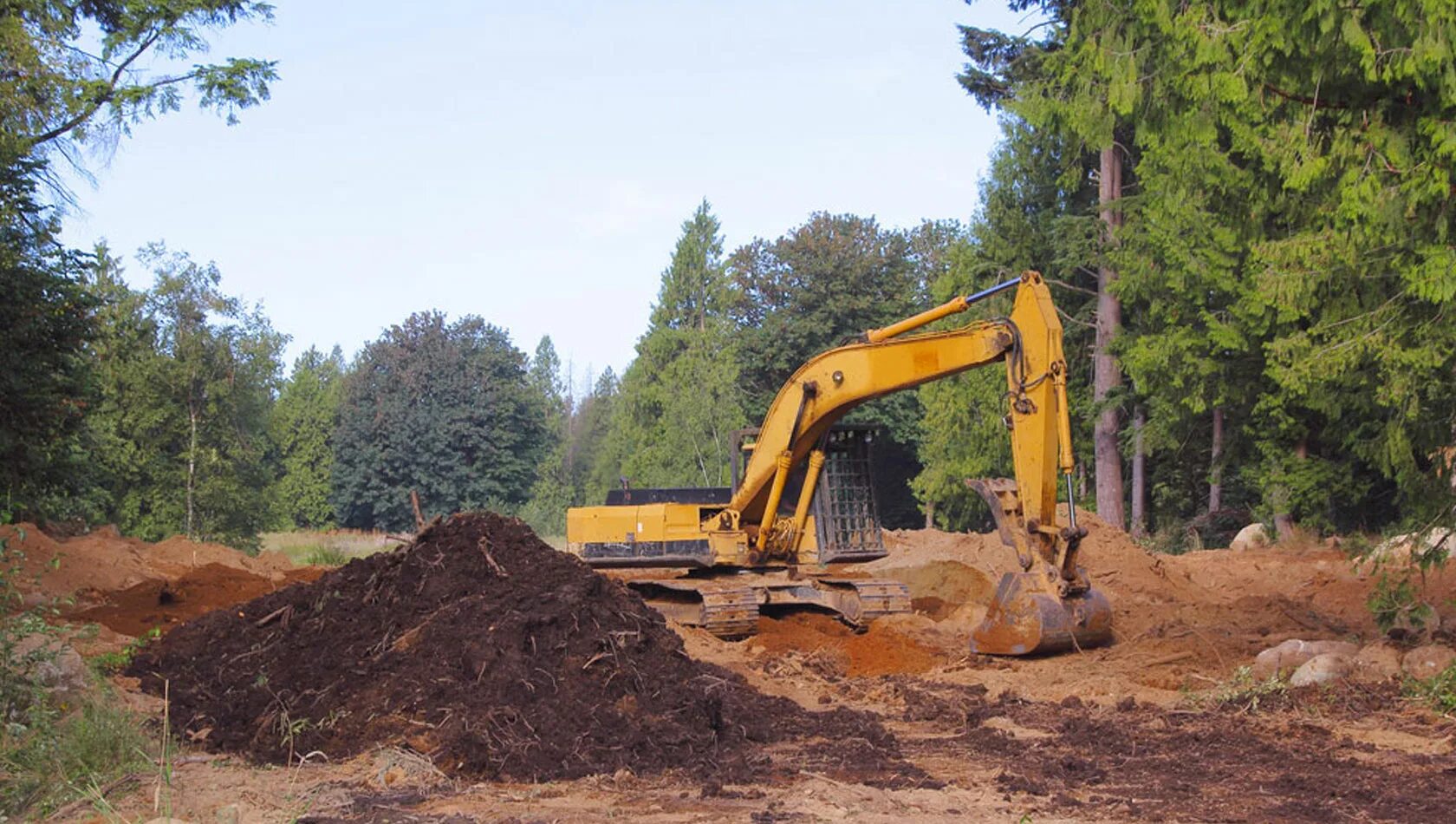 Clearing land. Land clearing and Leveling Machines. Clearing.