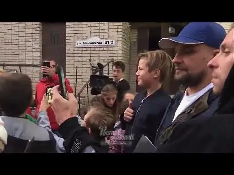 Дом басты в ростове на дону. Баста рост. Баста дом в малаховке. Баста в молодости в ростове. Баста в молодости в ростове.