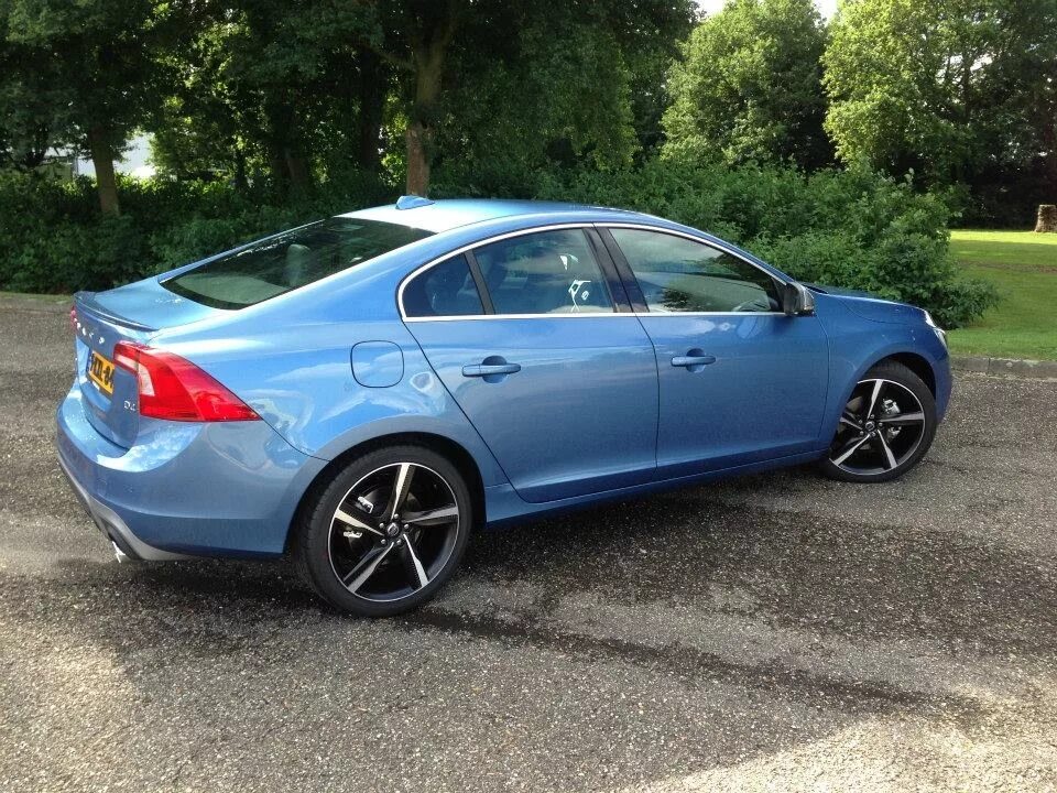 S 18 60. Volvo s60 2012 r18. Volvo s60 бирюзовая. Volvo s60 r18. Вольво s60 2014 года.