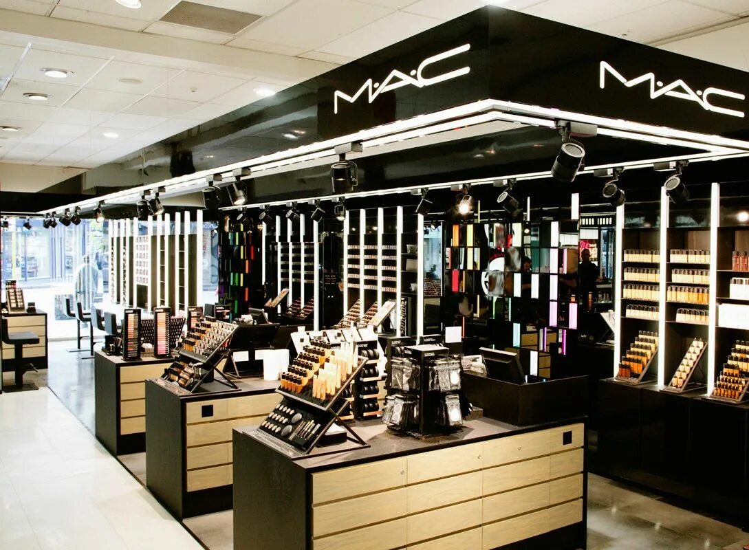 Make it store. Mac магазин косметики. Mac Cosmetics магазины. Крутые магазины с косметикой. Макияж в магазин.