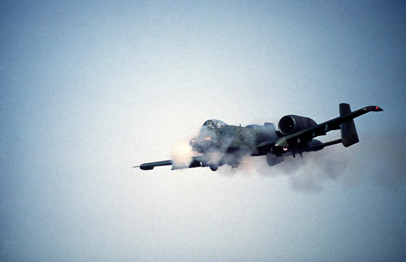 Firing 10. A10 thunderbolt firing. Дюнкерк артиллерия форт на берегу. Цифра 10. Fairchild republic a-10 thunderbolt ii пушка.
