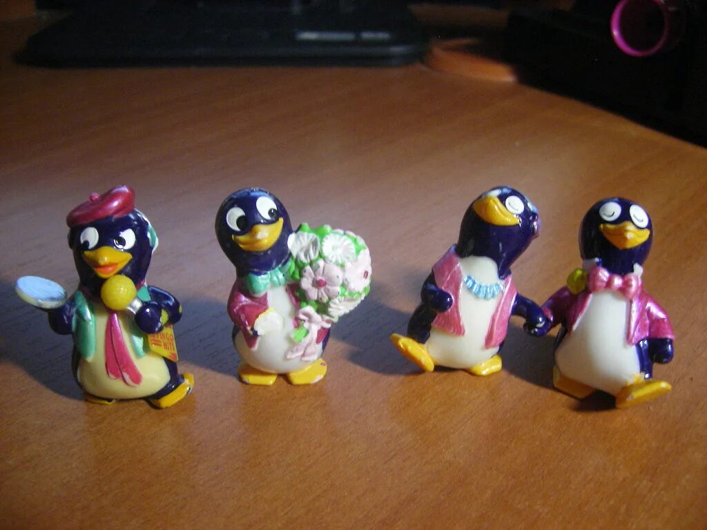 Киндер сюрприз бегимотик и пингвинчики. Бегемотики и пингвинчики Киндер. Киндер сюрприз бегемотики пингвины. Киндер сюрприз пингвины 1992. Киндер игрушки пингвины