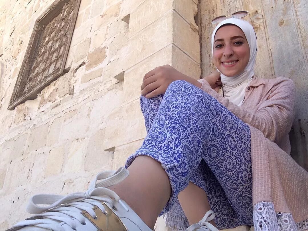 Турецкие женщины турбанли. Хиджаб и мини юбка. Arab am. Араб амлари hot. Arab am.