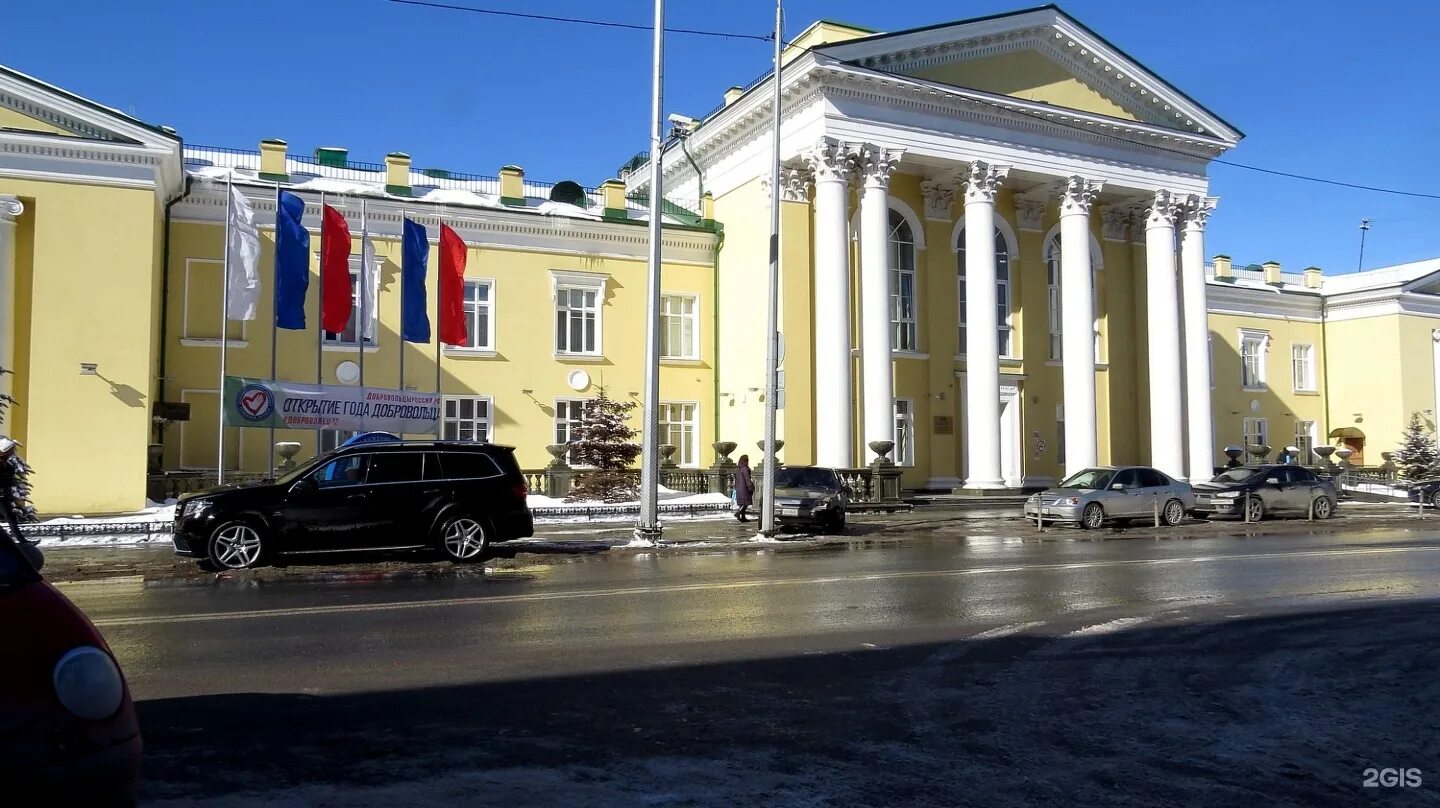 Сайт пионер тюмень. Дворец пионеров Тюмень. Челюскинцев 46 Тюмень дворец пионеров. Дворец искусств Пионер Тюмень.