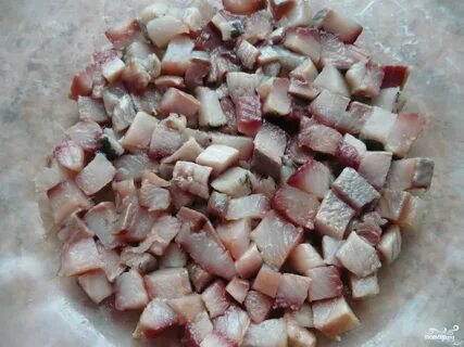 Есть очень маленькими кусочками