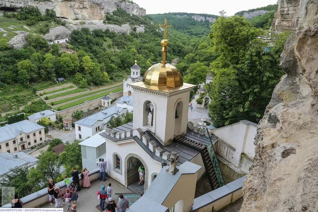 Монастырь в горе в крыму. Свято-успенский пещерный монастырь бахчисарай. успенский пещерный монастырь бахчисарай. свято-успенский мужской пещерный монастырь, бахчисарай. свято успенский храм бахчисарай.