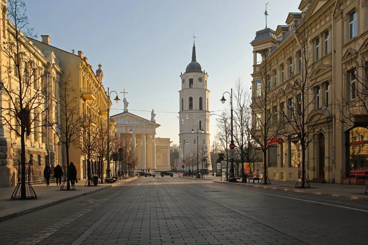 Vilnius. Центральная улица Литва Вильнюс. Улица Гедиминаса, Вильнюс, Литва. Вильнюс старый город. Исторический центр Вильнюса Литва ЮНЕСКО.