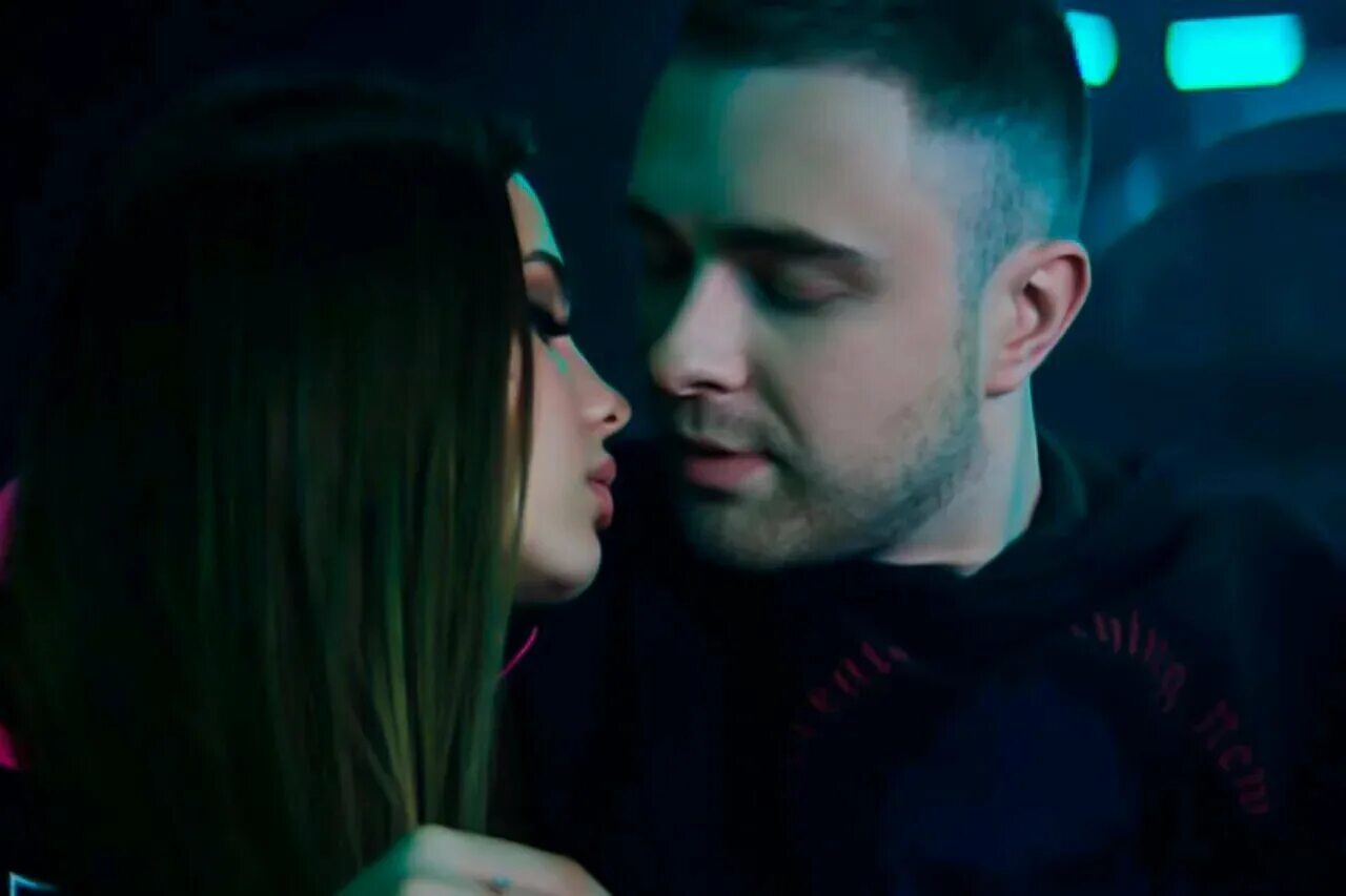 Егор крид девочка с картинки клип. Девочка топ крид. Егор крид и его девушка 2021. Девочка топ крид. Егор крид и карнавал.