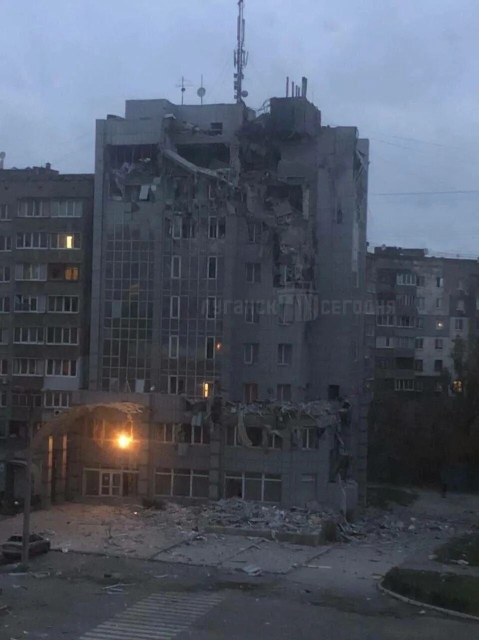 10. Гостиница алчевск обстрел. 2022. Алчевск гостиница юбилейная. Обстрел алчевска 31.