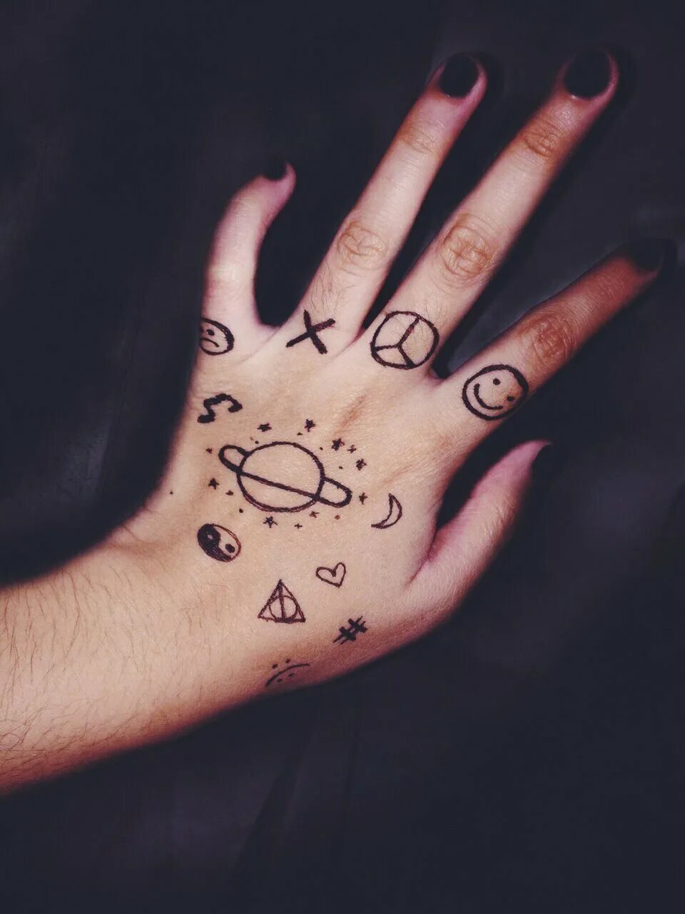 на руках ручкой легкие. тату маленькие легкие. татуировки гелиевой ручкой. маленькие тату ручкой. тату маленькие легкие.