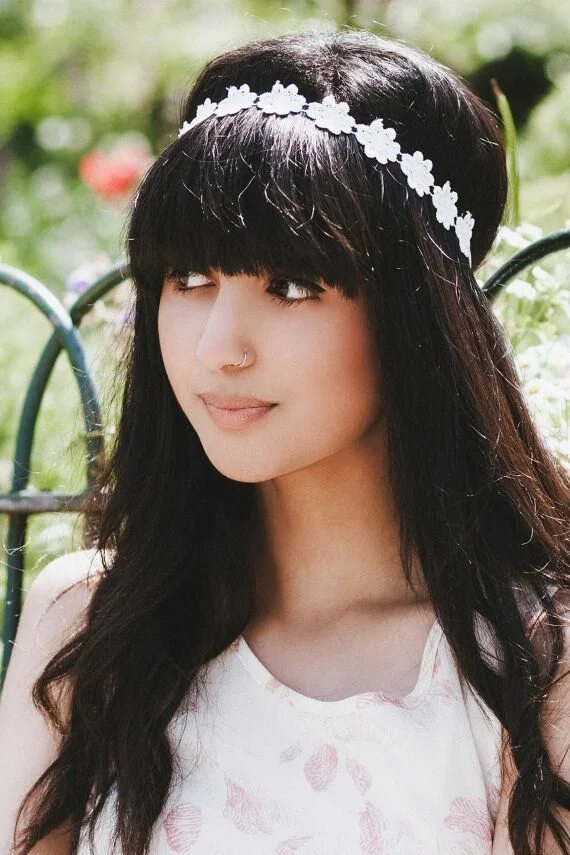 Повязка на голову с челкой фото Lilah Parsons ♥ Scarf hairstyles, Head scarf styles, Scarf styles