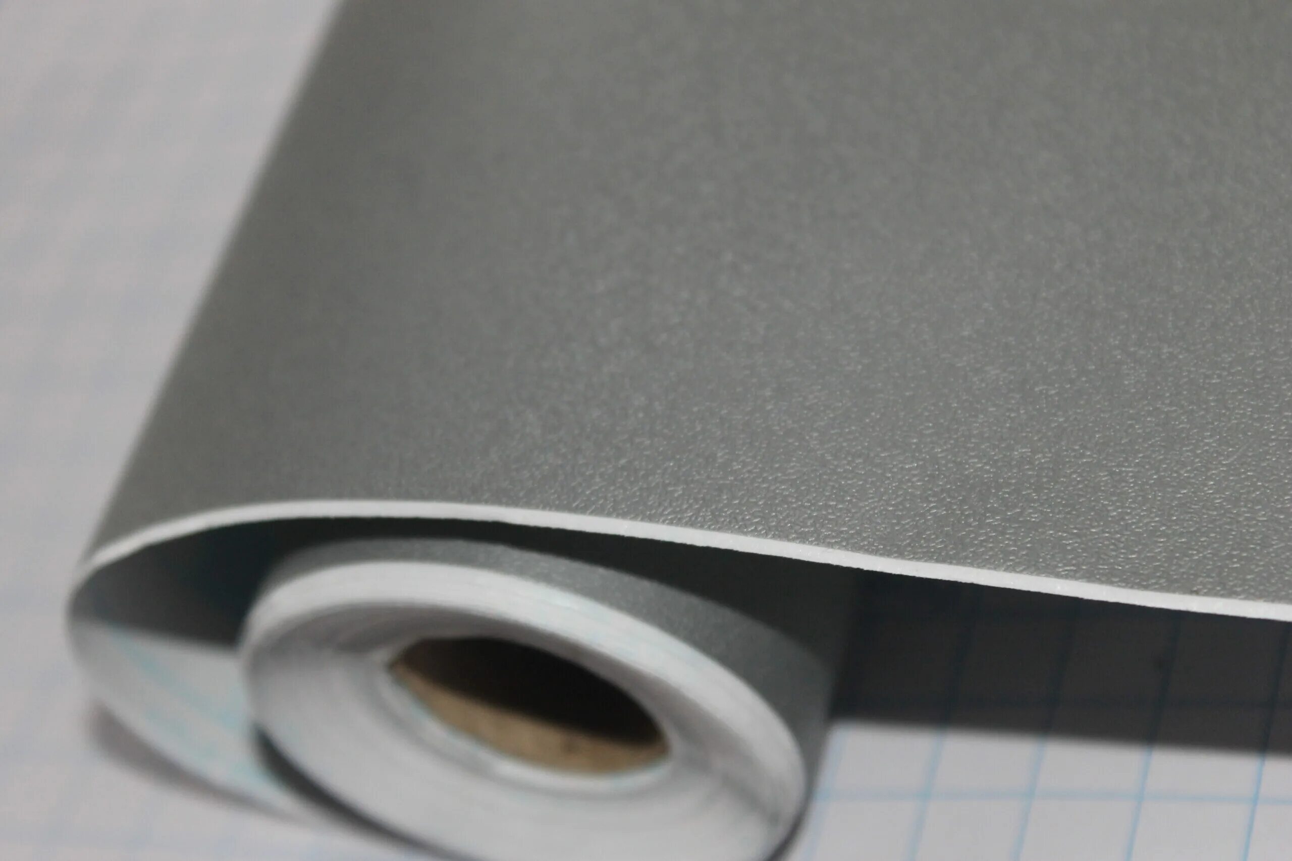 Самоклеющаяся пленка для мебели серая. 45 х 3 м, 30 мкм. Серые самоклеящиеся пленки. 5м 140мк. Серые самоклеящиеся пленки.