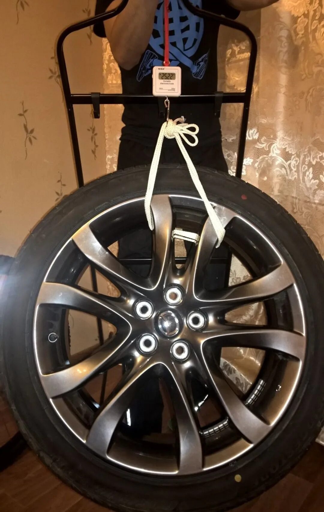 Вес кованного диска р14. Вес диска с резиной r19. Вес диска r19. Статусы диски. 18 диски мв вес.