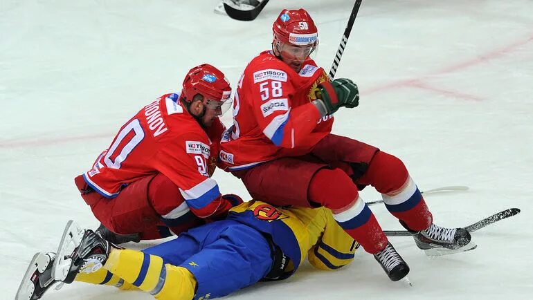 Шведа бьют. Шведы и финны битые. Бей шведа. Шведы в хоккее. Шведа бьют.